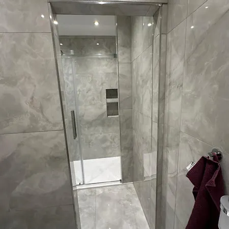 Karlin Oasis 2-bedroom דירה פראג