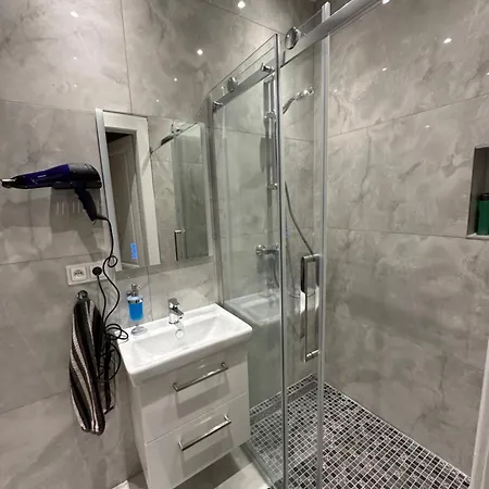 Karlin Oasis 2-bedroom דירה פראג