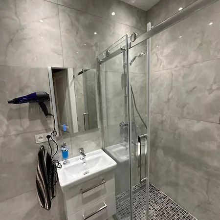 Karlin Oasis 2-bedroom דירה