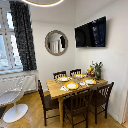 Karlin Oasis 2-bedroom דירה *
