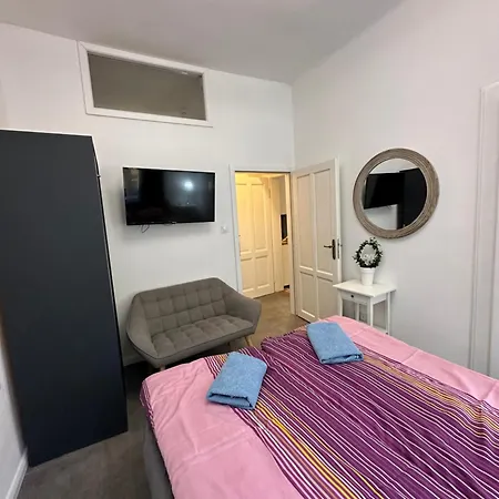 Karlin Oasis 2-bedroom דירה *