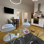 Karlin Oasis 2-bedroom Daire *
